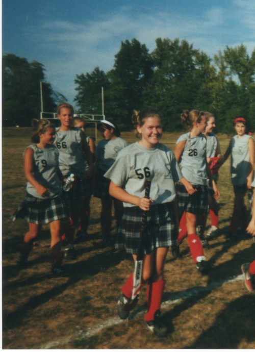 The cool girls have their sleeves rolled. Some things never change.