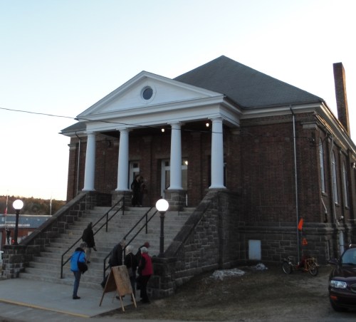 note the dirty snow in the corner -- it's officially mud season here