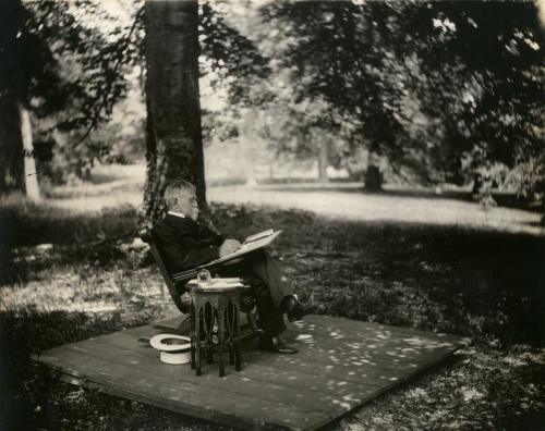 Lew-writing-under-the-Ben-Hur-Beech