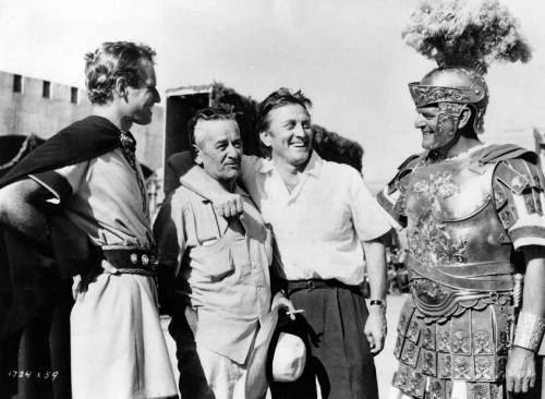Kirk-Douglas-visiting-Charlton-Heston-director-William-Wyler-and-Jack-Hawkins-on-the-set-of-Ben-Hur