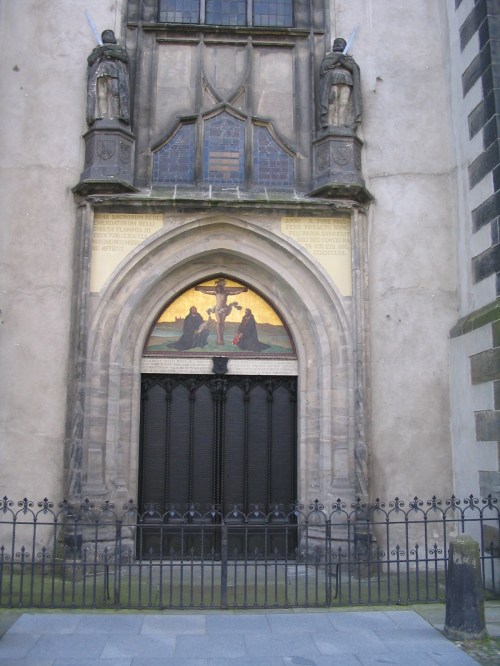 Wittenberg_Schlosskirche_Thesentuer