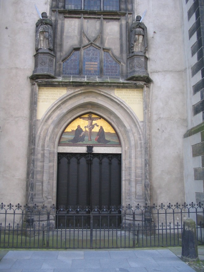 Wittenberg_Schlosskirche_Thesentuer