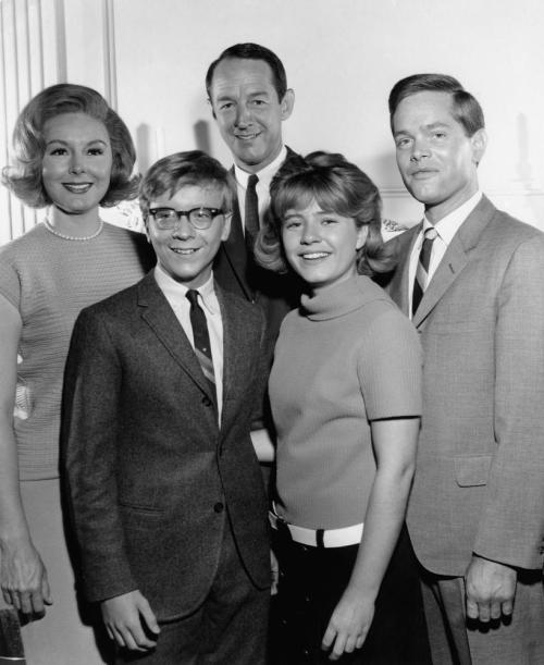 THE PATTY DUKE SHOW, (l-r): Jean Byron, Paul O''Keefe, William Schallert, Patty Duke, Eddie Applegate, 1963-66