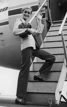 British fashion model Twiggy boards an aircraft at Heathrow, bound for Tunisia on an export drive for Berkertex, 28th September 1966. (Photo by Roger Jackson/Central Press/Hulton Archive/Getty Images)