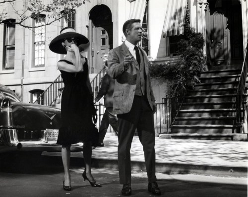 audrey-hepburn-breakfast-tiffany-street-scene