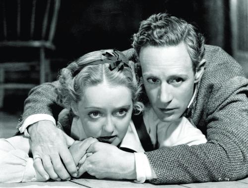 bette-davis-and-leslie-howard-in-the-petrified-forest-(1936)-large-picture
