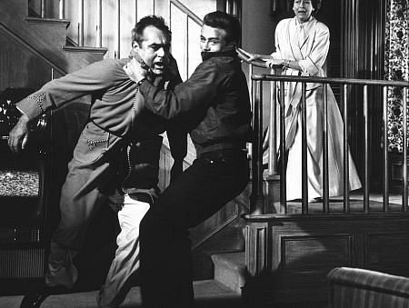 MV5BMTMwNjMwODUzN15BMl5BanBnXkFtZTYwMDMzMzM2._V1_SX640_SY720_