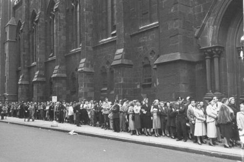 Crowds gathering around church to see funeral of Gertrude Lawrence. (Photo by Allan Grant/The LIFE Picture Collection/Getty Images)