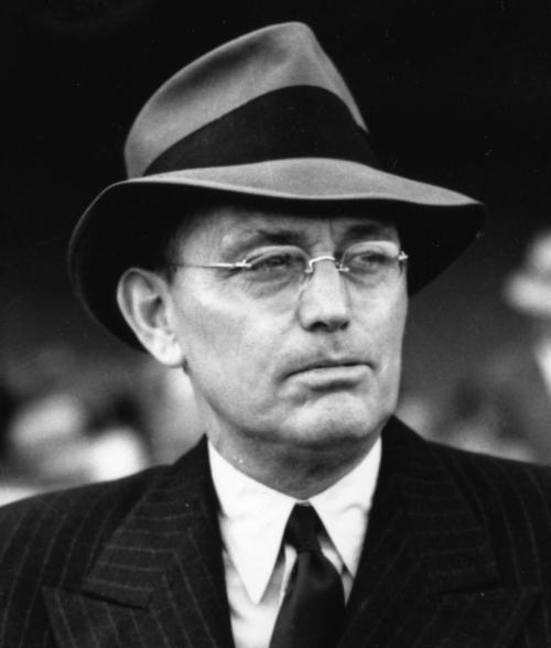 Sportswriter Damon Runyon