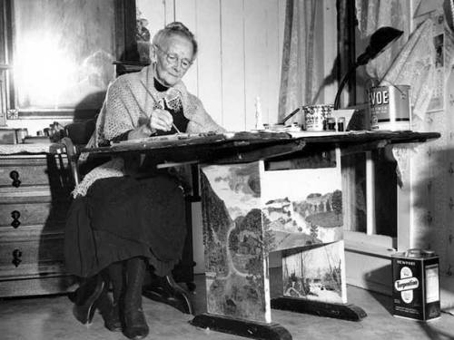 anna-mary-robertson-moses-better-known-as-grandma-moses-began-her-prolific-painting-career-at-78-in-2006-one-of-her-paintings-sold-for-12-million.jpg