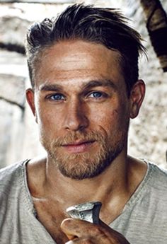 charlie-hunnam-fi.jpg
